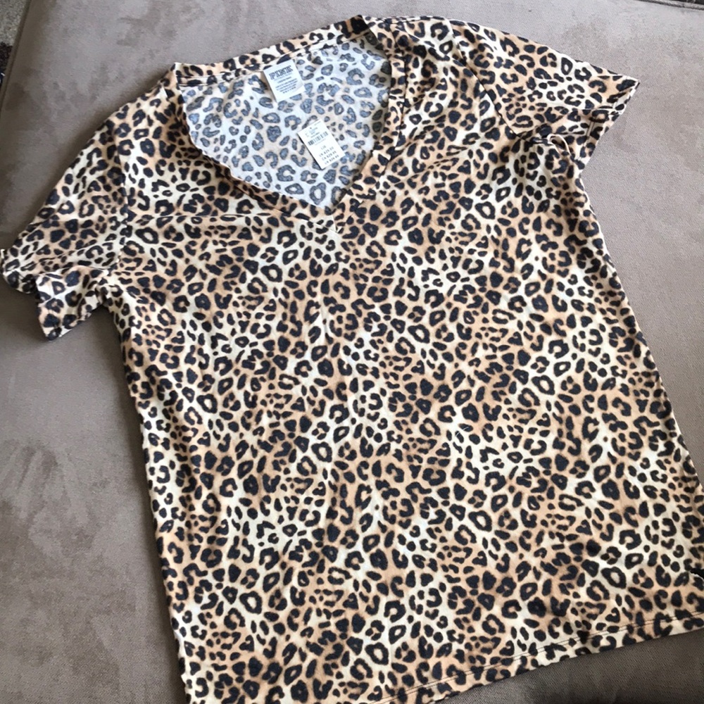 Victoria Secret PINK animal print v-neck t-shirt